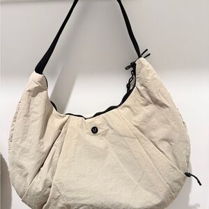 lululemon pleaded shoulder bag 10L